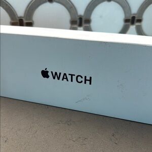 Apple Watch SE Gen 2 40mm Starlight NIB
